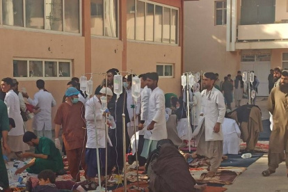 Los niños y las familias de Afganistan  se ven afectados por un devastador terremoto