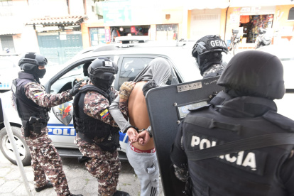 Dos PPL fueron trasladados desde la cárcel de Quito.
