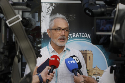 El experto en Tecnología Electrónica de la Universidad Miguel Herández (UMH) de Elche (Alicante), José Antonio Carrasco, ha relatado que el reto de la Luna está impulsando una carrera espacial que tiene como premisa de que quien sea capaz de llegar allí es porque cuenta "con una tecnología muy avanzada".EFE/ Morell