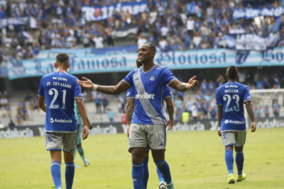 Jaime Ayoví y su festejo tras marcar el primer gol de Emelec ante Cumbayá.