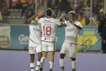 Barcelona gana el primer tiempo del encuentro