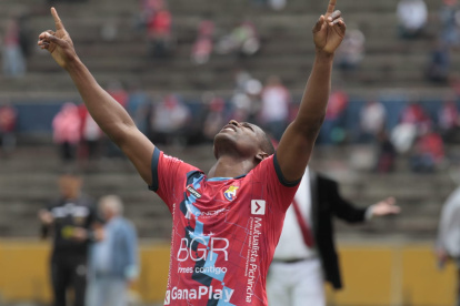 Gustavo Asprilla marcó el primer tanto de El Nacional sobre Mushuc Runa.