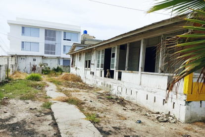 La casa abandonada donde la joven fue agredida mientras regresaba de su trabajo.