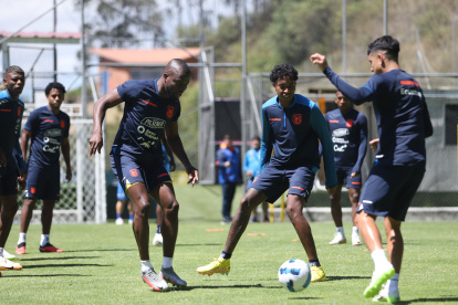La Tricolor inicia los entrenamientos de cara al juego ante Bolivia.La tarde del domingo 8 de octubre empezaron a llegar los convocados a la Casa de la Selección.