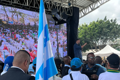 El alcalde de Guayaquil, Aquiles Álvarez, llegó hasta Pascuales, sector de la urbe porteña.