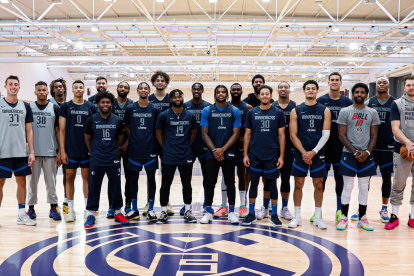 El equipo estadounidense fue recibido con una foto de bienvenida en Madrid.