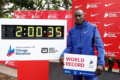 Completó la maratón en solo 2 horas y 5 milésimas.