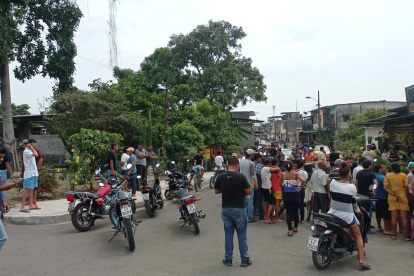 La comunidad. Quedó conmocionada ante el doble crimen registrado.