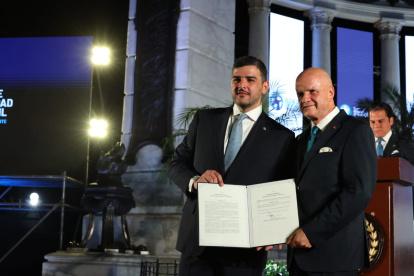 El vicepresidente de Ecuador hizo la entrega formal de la competencia del Parque Samanes al Alcalde de Guayaquil.