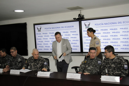 Recursos. Las acciones se presentaron contra el ministro Juan Zapata y el ahora excomandante Fausto Salinas.