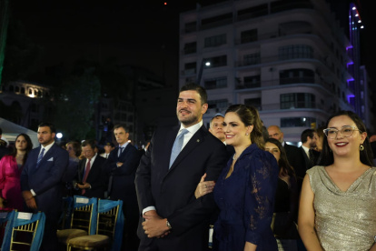 Aquiles Álvarez junto a su esposa Fiorella Icaza. En la foto a la derecha se encuentra también la Vicealcaldesa Blanca López.