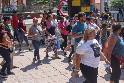Migrantes marcharon y protestaron hoy, frente a la Comisión Nacional de los Derechos Humanos (CNDH), en la ciudad de Tapachula en el estado de Chiapas (México)