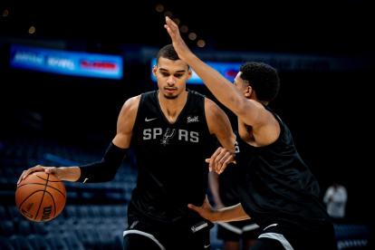 El francés Victor Wembanyama empieza a demostrar su nivel con los Spurs.