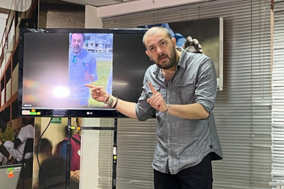 El consejero Guarderas mostró y analizó el video en el que aparece Muñoz supuestamente haciendo campaña politica.