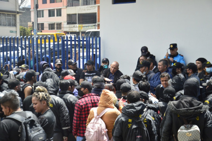 Guardias de seguridad se tomaron la Estación de El Recreo para exigir el pago de sus sueldos