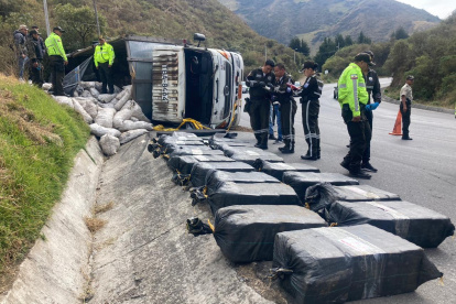 Se encontró en el interior del camión varios paquetes rectangulares.