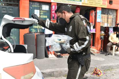 El sábado 7 de octubre de 2023, policías de Criminalística recogieron las evidencias de una celda de la Cárcel de El Inca (CDP), donde fue asesinado el séptimo autor material.