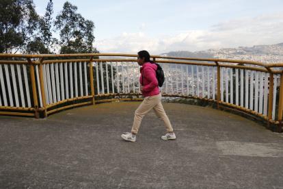 Conexión. Este es el puente que une al barrio con otras localidades del sector a quienes van a pie.