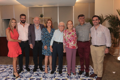 Michelle Jalil, Pablo Arosemena, Gustavo Marriott, Angelita Viteri, Tarquino Viteri, Puedas Marriott, Eduardo Viteri y Xavier Viteri.