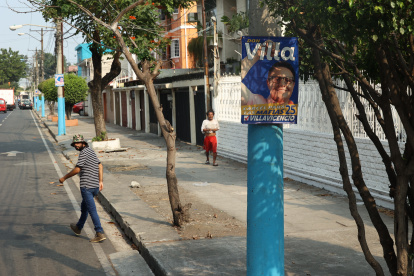 Los carteles del fallecido excandidato todavía se ven en las calles