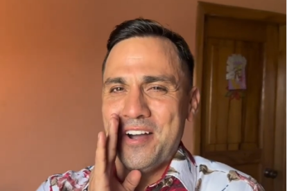 Jonathan Sánchez en uno de sus personajes célebres, Una amiga más