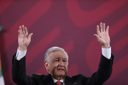 El presidente de México, Andrés Manuel López Obrador, habla este jueves durante su conferencia de prensa matutina en Palacio Nacional.