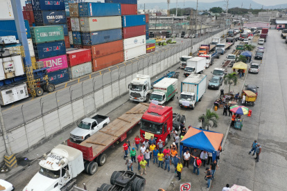 Trinipuerto. Un grupo de transportistas de carga pesada realizó un plantón ayer, jueves 12 de octubre de 2023, por la inseguridad.