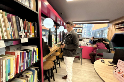 1. Libros. En varias estaciones del Metro de Medellín hay espacios dedicados a la lectura. Se llaman Bibliometros. Allí  se prestan libros y computadoras.  2. Transporte. El sistema de Medellín opera con metro, tranvía, teleférico y buses. La misma empresa que opera en Colombia dirige el modelo de gestión del Metro de Quito, que operará desde diciembre.