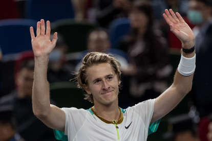 Sebastian Korda venció 6-7 (10), 6-2 y 7-6 (6) a Ben Shelton en el duelo inédito de estadounidenses.