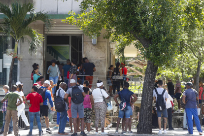 Ciudadanos en La Habana.