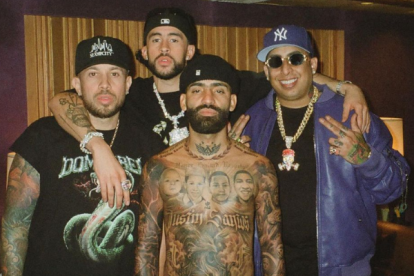 El puertorriqueño compartió una serie de fotografías junto a otros artistas a través de Instagram.