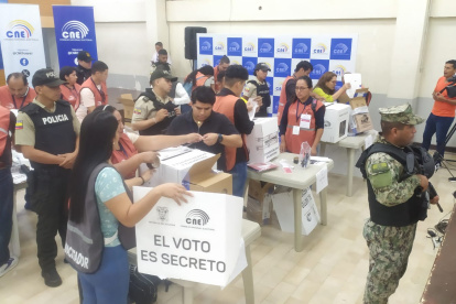 El voto en casa inicia su jornada electoral para la segunda vuelta presidencial