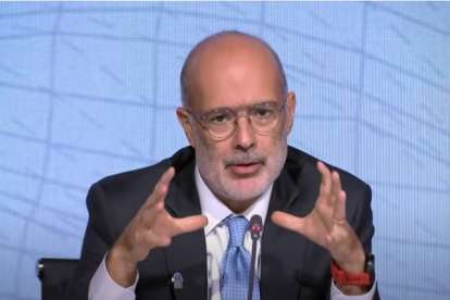 Rodrigo Valdez, director del Departamento del Hemisferio Occidental del FMI, en rueda de prensa este 13 de octubre de 2023.