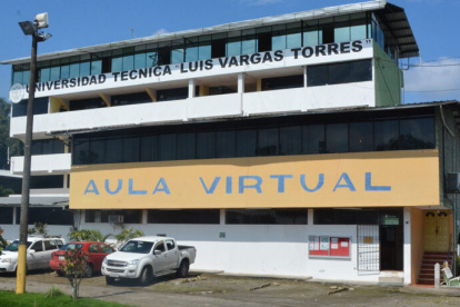 Vista parcial del campus de la Universidad Técnica "Luis Vargas Torres" de Esmeraldas.