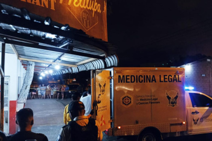 Dos jóvenes fueron asesinados en La Libertad, mientras un tercero lucha por sobrevivir.