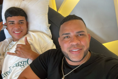 Relación. A Ray Páez (d) y su hijo Kendry, toda la vida los ha unido el fútbol, pero no soñaron que a los 16 él ya iba a estar en la selección ecuatoriana de mayores.