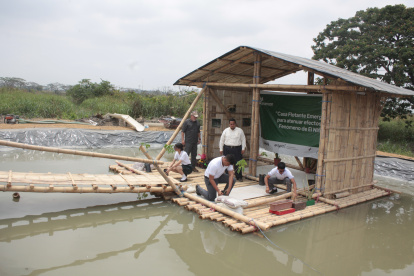 La casa debe ser construida en un terreno seco, antes de la inundación, no está diseñada para que recorra.