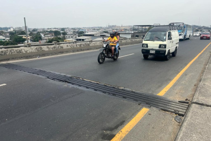 Los conductores piden el arreglo de esta vía.