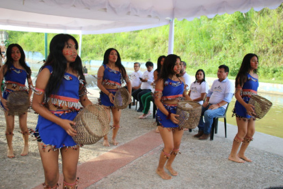 Presentación de comunidad en evento por área de reserva hídrica, en el Oriente.