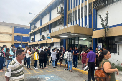 Los electores llegaron expectantes a su recinto electoral