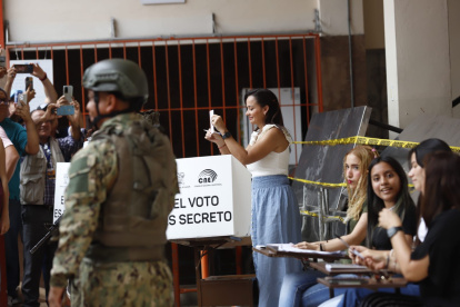 Marcela Aguiñaga ejerció su derecho al voto