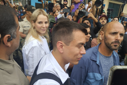 Daniel Noboa ejerció su derecho al voto en Olón