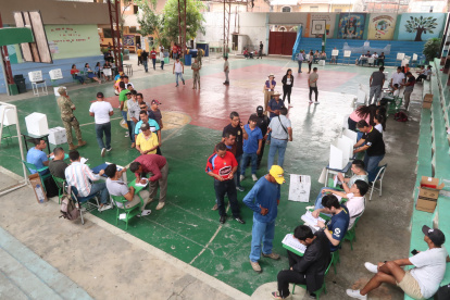 Adultos mayores y personas con discapacidad se hicieron presentes.