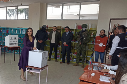 Verónica Abad nació en Cuenca. Tiene 46 años de edad.
