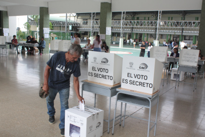 Votaciones. Los ecuatorianos acudieron a las urnas aferrados a que las nuevas autoridades les generen mejores condiciones de vida.