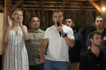 El candidato Daniel Noboa habla con la prensa tras ganar las elecciones presidenciales 2023.