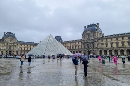 El Louvre, el museo más visitado en el mundo, evacuado y cerrado por temor a un atentado