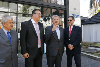 Denuncia. Los activistas políticos solicitan indagar la labor del CNE.