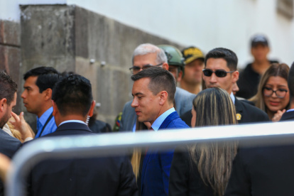 El presidente electo Daniel Noboa llega hoy 17 de Octubre al Palacio de Gobierno para una reunión con el mandatario saliente Guillermo Lasso, en Quito (Ecuador).