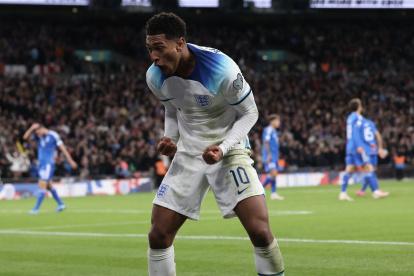 London (United Kingdom), 17/10/2023.- Jude Bellingham of England celebrates after Marcus Rashford scores the 2-1 during the UEFA EURO 2024 group C qualification round match between England and Italy in London, Britain, 17 October 2023. (Italia, Reino Unido, Londres) EFE/EPA/NEIL HALL